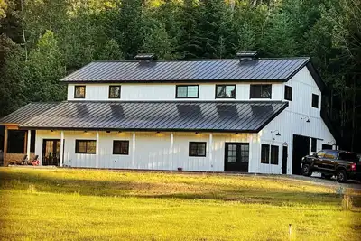 Image de Voted Coolest Place to Stay. . . Polar Plunge, Warm by the fire, Karaoke all Night
