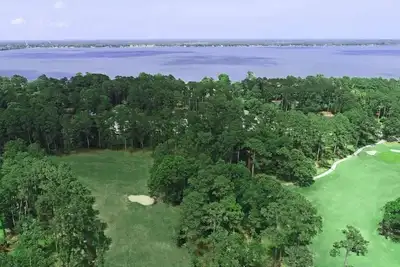 Image de Enjoy Rural Southern Living in Gated Community Lake access Fishing, Golf, n more