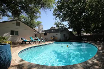 Image de Atx house & pool - minutes from 6th/Ut/Q2/Domain