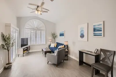 Cozy and Contemporary Tempe Condo - N Tempe location convenient to everything