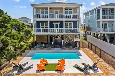 Image de Brand New Construction with Private Pool, Elevator & Marsh Views