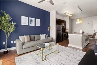 Image de The Mariposa: Elegant 1br Mid-Century Loft
