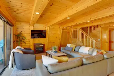 Image de Westwood Lakefront Cabin w/ Hot Tub & Boat Dock!