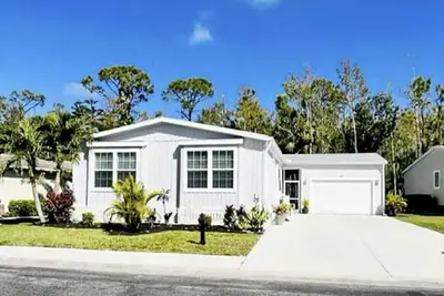 Image de Rare 3-bedroom home located in a beautiful, gated, 55+ community!