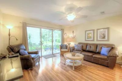 Image de Fall Deals! Ground Floor-Close To Beach Village Pier Restaurants. Dog Friendly!
