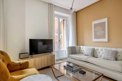 Image de Chic Huertas-Cortes 1br w/ Doorman, nr Bars, by Blueground