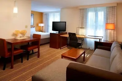 Image de Splurge In Comfort & Style! Near Foss Park, Outdoor Pool, Pets Allowed!