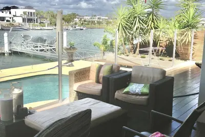 Image de Beautiful water front home close to beach and cafe