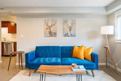 Image de Perch - Gathering Spot Lower: Cute two bedroom suite, spacious backyard
