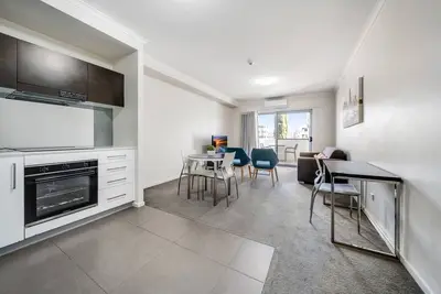 Image de Executive 1-Bed by Lake & Local Shops
