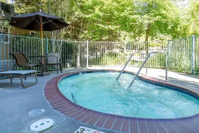 Image de Unwind in Napa's Beauty! 4 Spacious Units, Free Parking, Outdoor Swimming Pool!