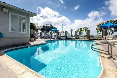 Image de Beachfront & Memorable Stay! 3 Convenient Units w/ Kitchen, Parking Onsite, Pool