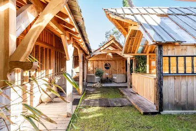 Villa \"Bayani Été\" avec terrasse privée, bain à remous privé et Wi-Fi