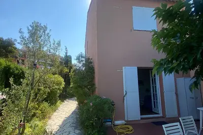 Image de Petite Villa attrayante vue mer avec jardin et parking privé