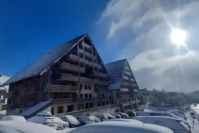 Image de Appartement de vacances 'Le Maevan' avec vue sur les montagnes, piscine partagée et Wi-Fi