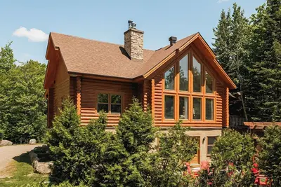 Image de Fiddler Lake Resort Chalet + Private Spa