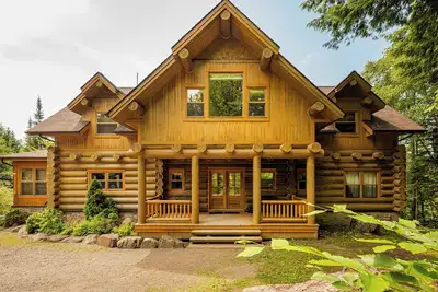 Image de Fiddler Lake Resort Chalet + Private Jacuzzi