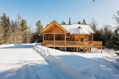 Image de Fiddler Lake Resort Chalet: Private Pool & Jacuzzi