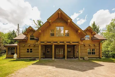 Image de Fiddler Lake Resort Luxury Chalet+ Private Jacuzzi