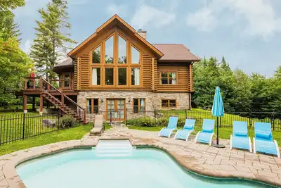 Image de Fiddler Lake Resort Chalet: Private Pool & Jacuzzi
