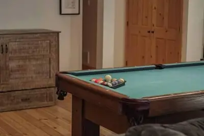 Image de Fiddler Lake Resort Chalet + Private Jacuzzi