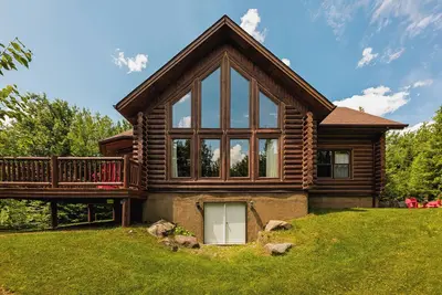 Image de Fiddler Lake Resort Chalet + Private Jacuzzi