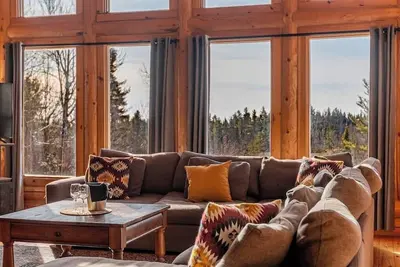 Image de Fiddler Lake Resort Chalet + Private Jacuzzi
