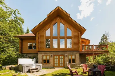 Image de Fiddler Lake Resort Chalet + Private Jacuzzi