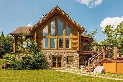 Image de Fiddler Lake Resort Chalet + Private Jacuzzi