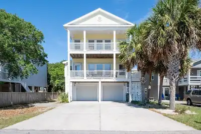 Image de Pet Friendly two-story duplex in Kure Beach