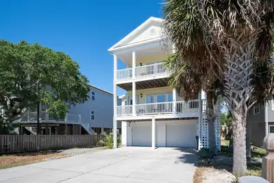 Image de Pet Friendly Duplex - A Kure for the Sol Upper