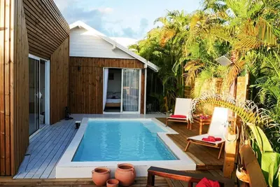 Image de Ti villa créole chic à Sainte-Anne, située sur le lagon de Bois Jolan vue mer🏝️