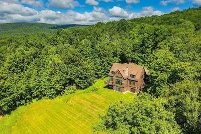 Image de Private Mountain Escape: 4br Post & Beam Home on 11 acres near Skiing & Lakes \n