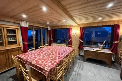 Image de Balcon, cheminée ou poêle à bois, parking, télévision, casier à ski, 250m², Châtel
