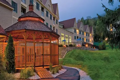 Image de 2 Bedroom Condo, Sleeps 8, Skiing, Jiminy Peak Mountain, Bentley Brook Resort! !