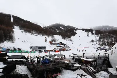Image de Centre station, 1er étage, vue pistes de ski, balcon, télévision, casier à ski, 40m², Les Orres