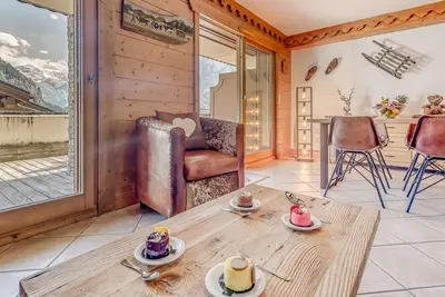 Image de 1er étage, piscine, sauna, hammam, terrasse, parking, télévision, casier à ski, 58m²