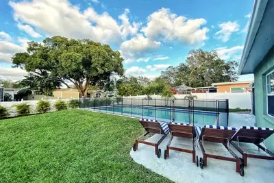 Image de Huge Pool by Beach with Butterfly Garden