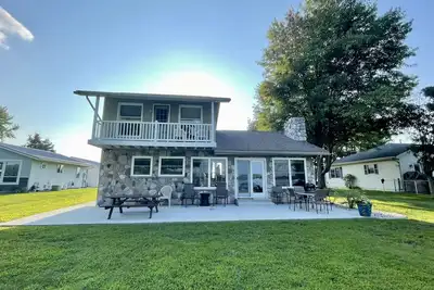 Image de Cottage on the lake 20 minutes to Shipshewana