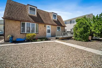 Image de Full House- 2 Blocks from Beach!