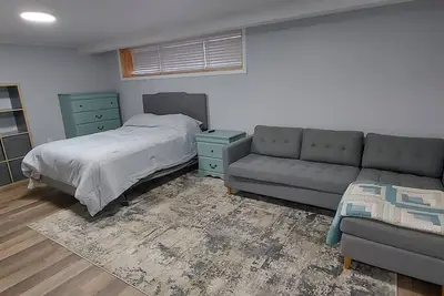 Image de Spacious Private 5 beds, 2. 5 bath House - 2 minutes to 401 (5 mins to Kingston)