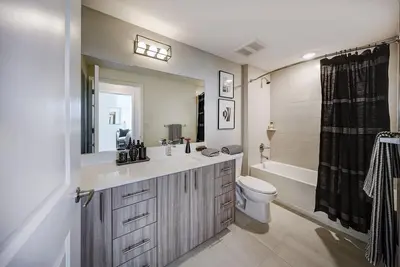 Image de Spacious 2bedroom apartment walking distance from Hardrock stadium and Casino.