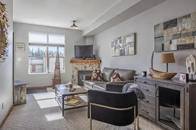 Image de Ground floor 1 bedroom + alcove condo - great access to trails and village