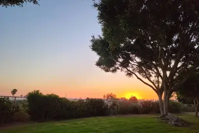 Image de Serene condo with sunset views