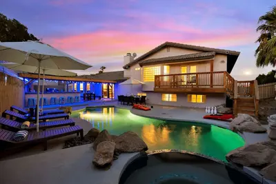 Image de Large home, billiards+bar, games