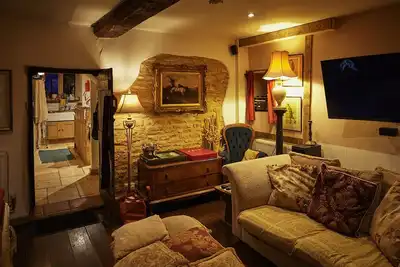 Image de Village Centre Location Traditional Farm Manor House w Hot Tub
