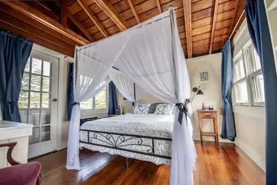 Image de Quaint cottage with nature, redwoods, Pacific ocean & bay view