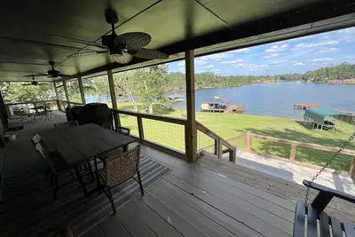 Image de Perfect 1 Bedroom Lake Front Home 10 min from Downtown Milledgeville.