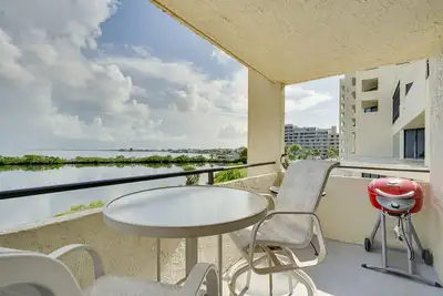 Image de Bright Hudson Condo Rental w/ Gulf-View Balcony!