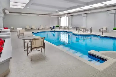 Image de Spacious and Modern Suite Near NorthPark Center! Indoor Pool, Free Parking!